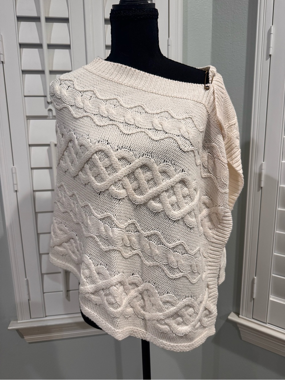 LOFT Vintage Off-the-Shoulder Cream Cable-Knit Sweater Wrap OSFM
